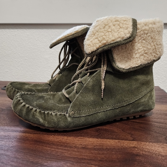 Minnetonka Shoes - Minnetonka Moss Green Suede Lace Up Sherpa Lined Moccasin Boots